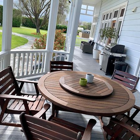 Мотель The Clive Hideaway Екстер'єр фото