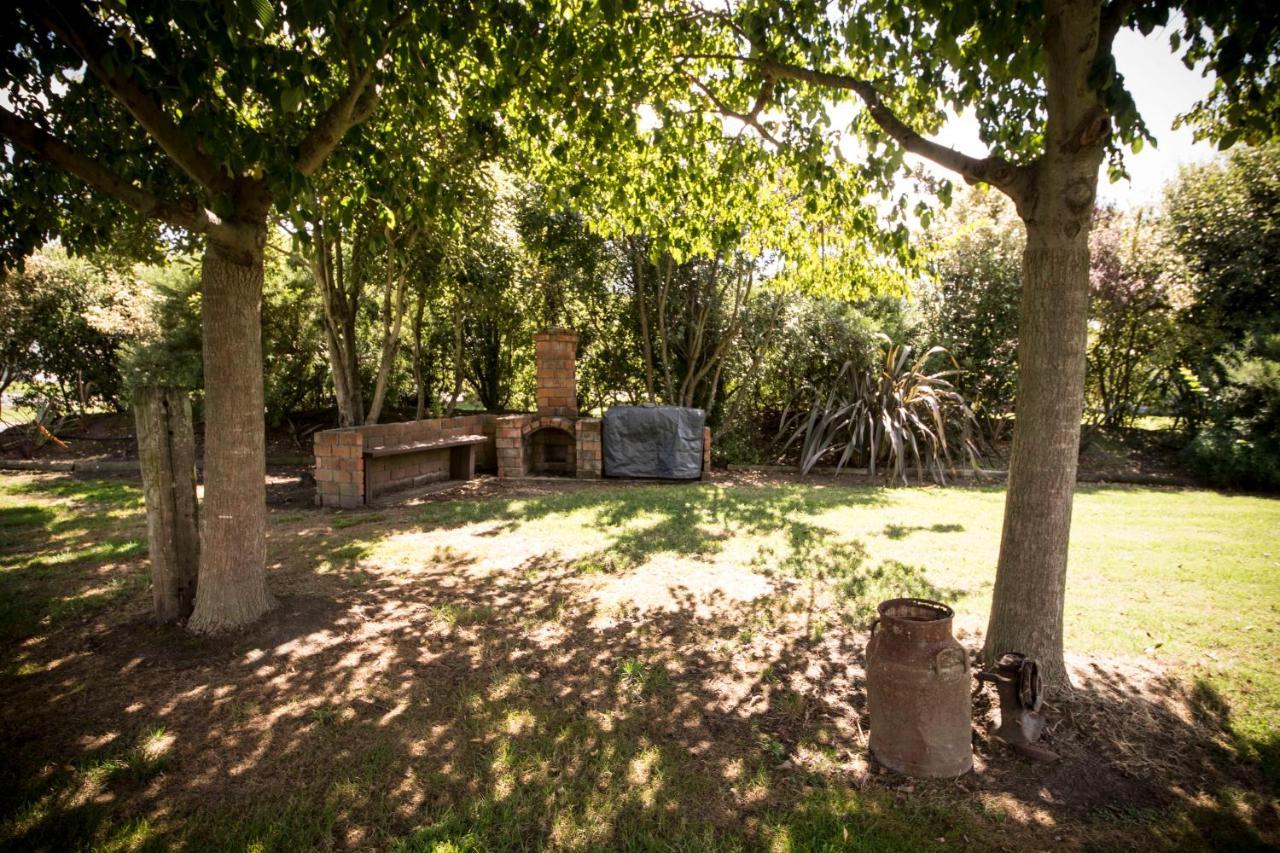Мотель The Clive Hideaway Екстер'єр фото